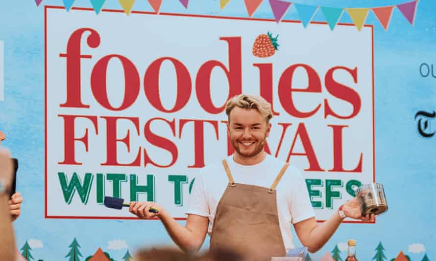 El campeón de MasterChef 2021 Tom Rhodes en el Foodies Festival