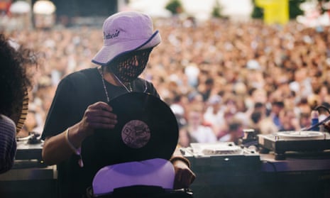 Moodymann Police Aim Rifles At Detroit Dj In Encounter Caught On Video Us Policing The Guardian Moodymann Police Aim Rifles At Detroit Dj In Encounter Caught On Video Us Policing The Guardian