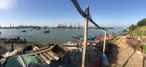 Sand dredgers in Poyang Lake by Hamashu village.