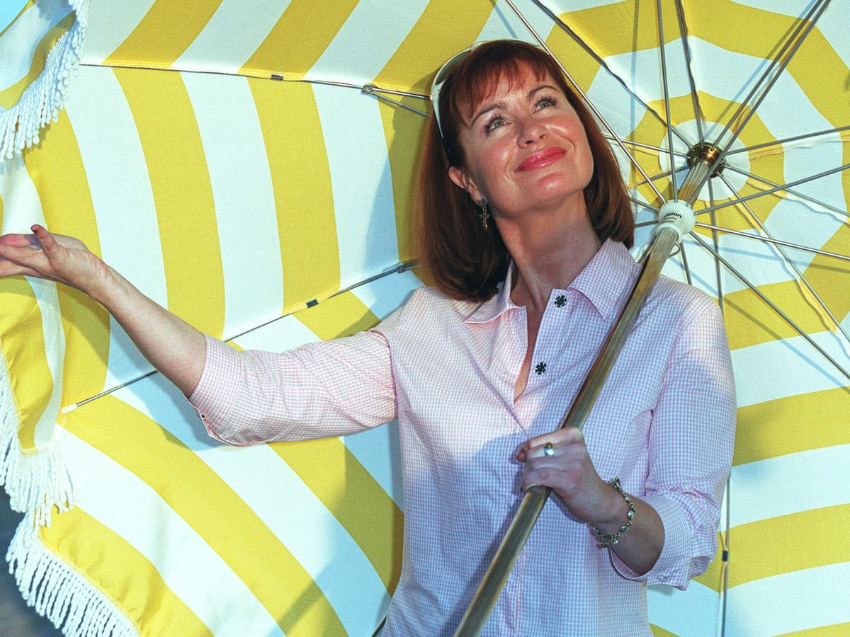 Why do all meteorologists dress the same? | Fashion | The Guardian Why do all meteorologists dress the same? | Fashion | The Guardian