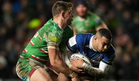 Handré Pollard tackles Max Ojomoh as Leicester dominate Bath