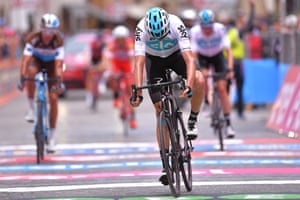 A disappointed Froome arrives in Osimo.