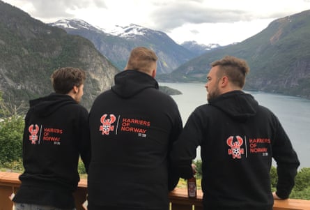 Lars Andreas Vegsund et ses compagnons Harriers dans leur ville natale d'Ålesund.