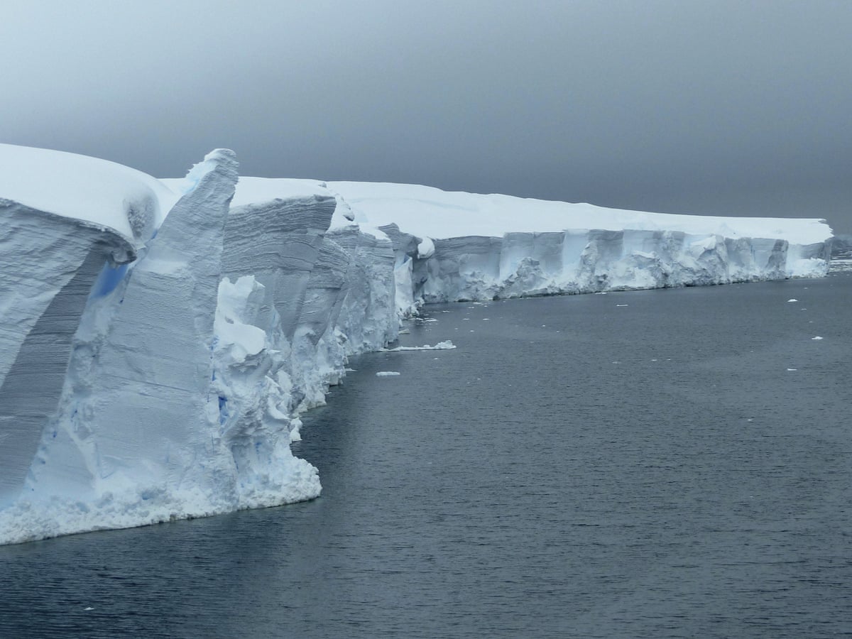 Start ice. Антарктический ледник Туэйтс. Тающий Айсберг. Ледник Судного дня тает. Антарктида оттаяла.