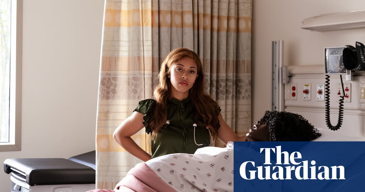 Чарлз Р Дрю обучава 60 студенти да служат на общности