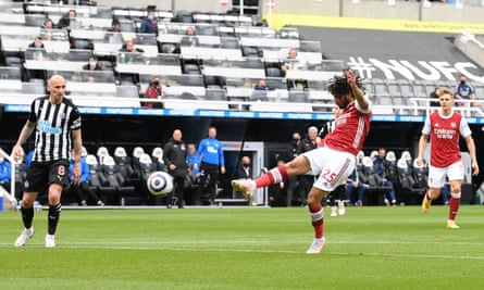 Mohamed Elneny fires Arsenal into an early lead at Newcastle