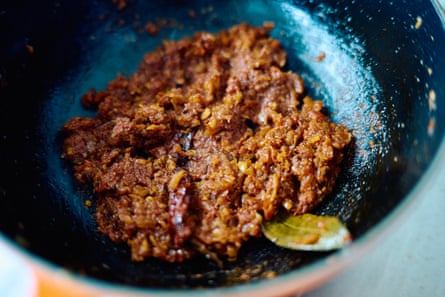 Some curry in a dish, with a bay leaf