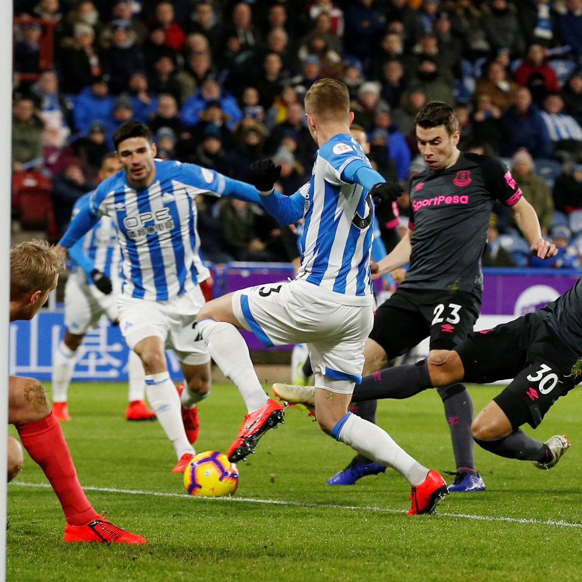 Richarlison S Early Strike Gives 10 Man Everton Win At Huddersfield Premier League The Guardian Richarlison S Early Strike Gives 10 Man Everton Win At Huddersfield Premier League The Guardian