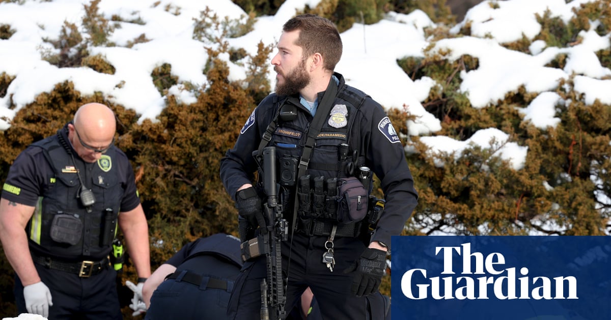 Federal officers blocked medics from scene of ICE shooting, witnesses say