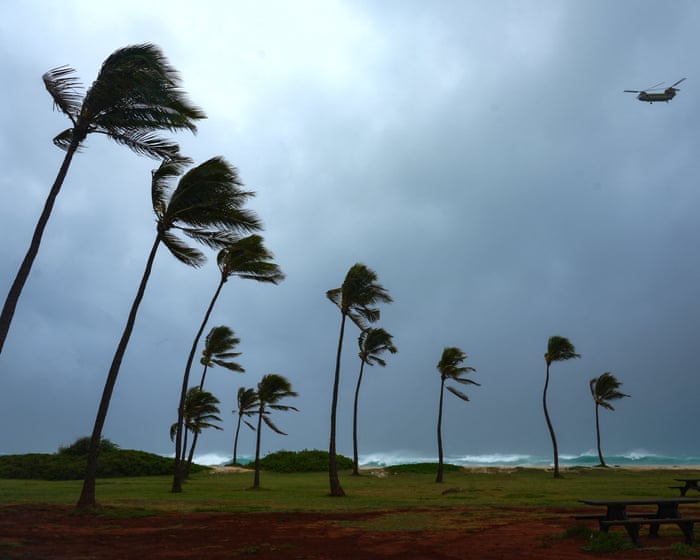 Hurricane Lowell’s fierce winds and rains knocks out power on Hawaii’s Kauai
