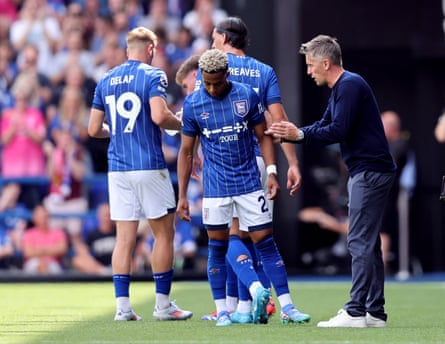 Ipswich Town manager Kieran McKenna speaks to Omari Hutchinson against Liverpool in August 2024