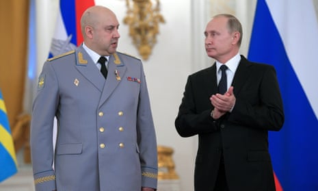 Sergei Surovikin with Vladimir Putin at a Kremlin awards ceremony for troops who fought in Syria, in 2017