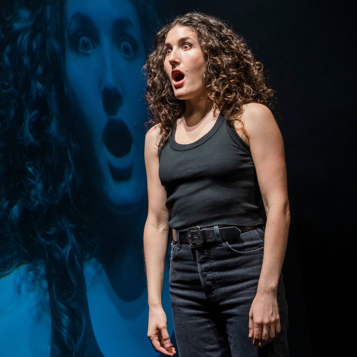 Does anyone know what tank top, jeans, and belt Kate wears in 'Kate ...