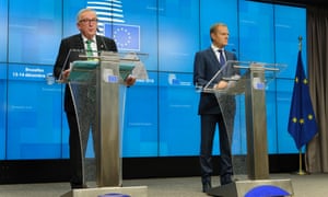 Jean-Claude Juncker and Donald Tusk give a press conference.