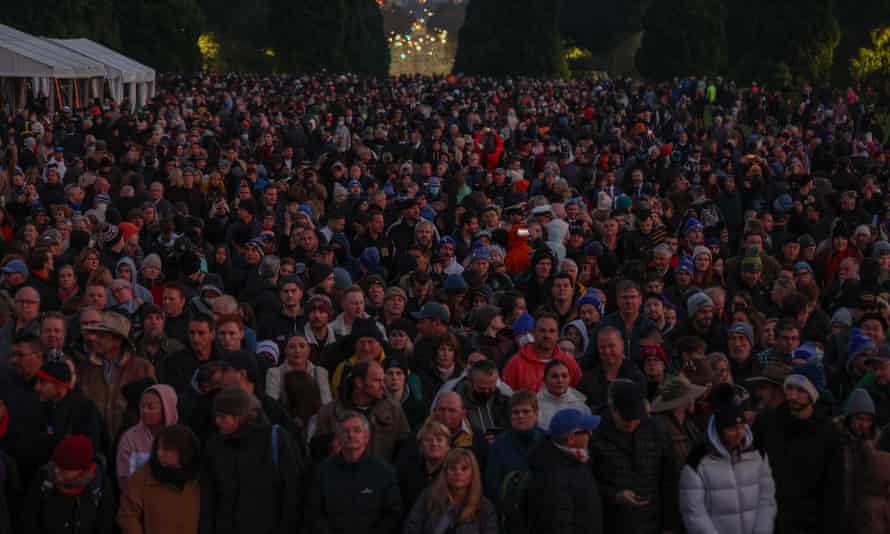 A general view of attendees at The Shrine of Remembrance on April 25, 2022 in Melbourne, Australia.(Photo by Asanka Ratnayake/Getty Images)