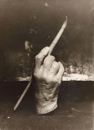 Moulding of the hand of Adolf von Menzel holding a paintbrush, 1900