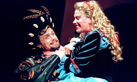 Brent Barrett, left, and Marin Mazzie in Kiss Me Kate, directed by Michael Blakemore, at the Victoria Palace theatre, London, in 2001.