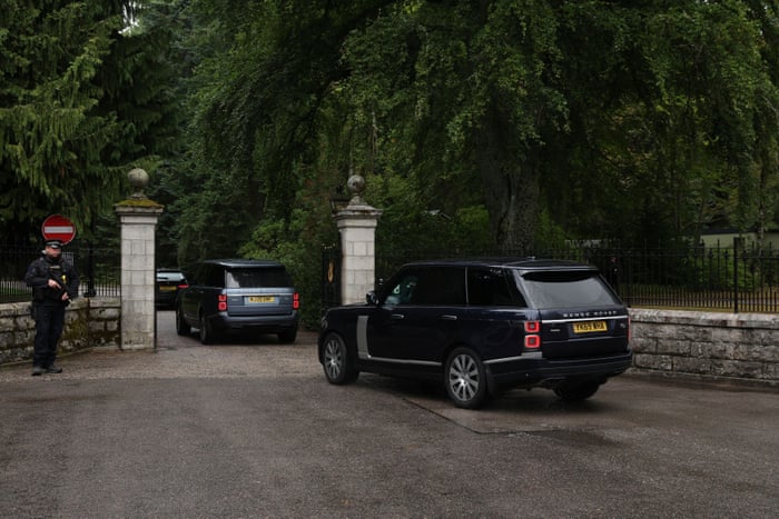 Boris Johnson’s convoy arriving at Balmoral.