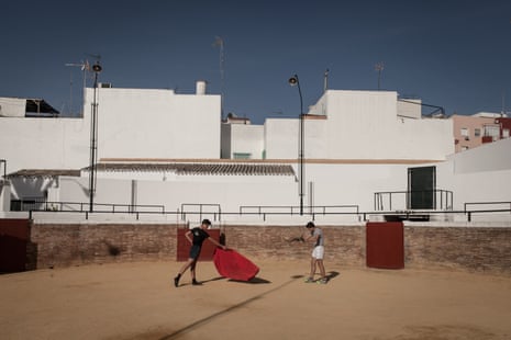 A lesson in bullfighting