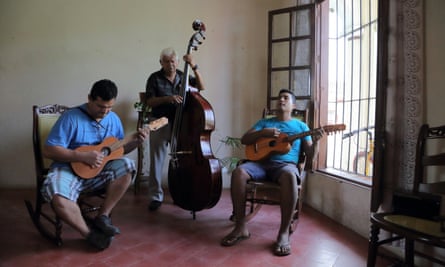 Don Rafael (on double bass) and his workers lay on a concert in Tlacotalpan.