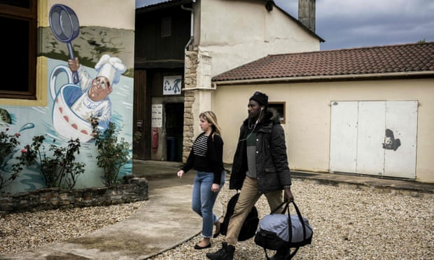 Refugees exchange squalor of Calais for vineyards of Burgundy