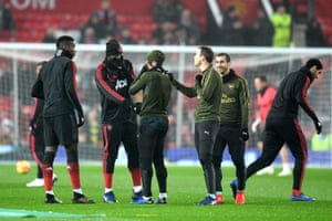Romelu Lukaku and Alexandre Lacazette have words before the match.