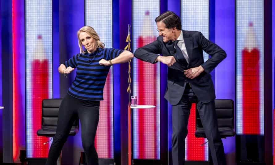 Ο Mark Rutte με τον Lilian Marijnissen, αρχηγό του σοσιαλιστικού κόμματος, κατά τη διάρκεια της ηχογράφησης μιας ειδικής εκπομπής του NOS Jeugdjournaal (Youth News), στο Hilversum.
