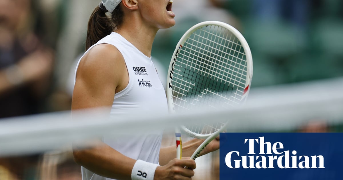 Iga Swiatek glides past Collins to become live Wimbeldon contender