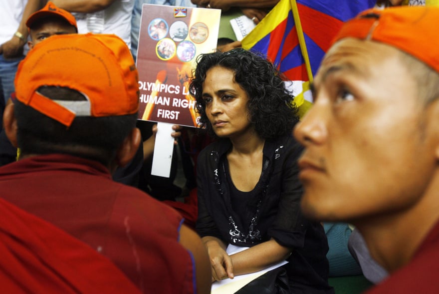 Arundhati Roy at a protest in New Delhi, 2008.