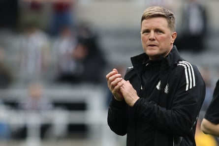 Eddie Howe applauds the Newcastle support