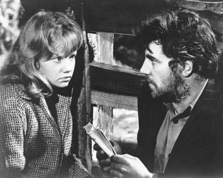 Kathey (Hayley Mills) and her friends believe a fugitive (Alan Bates) is Jesus.