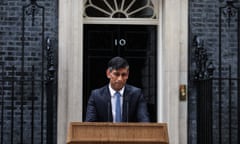 Rishi Sunak in the rain behind a lectern in front of No 10