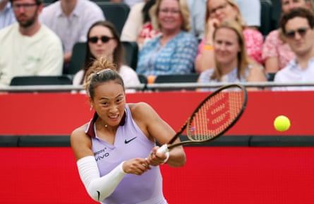 Zheng Qinwen in action at Queen’s