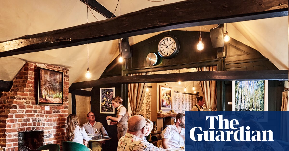 The Greyhound, Beaconsfield, Buckinghamshire: ‘An oligarch’s saloon bar teetering on the edge of chintz’ - restaurant review