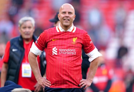 Arne Slot celebrates the title