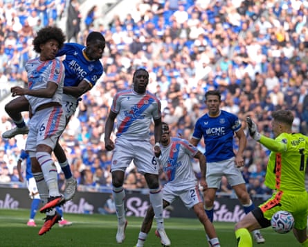 The Everton striker Thierno Barry (second left) jumps higher than the Crystal Palace defender Chris Richards (left) and scores with a header to put his team 2-0 up.