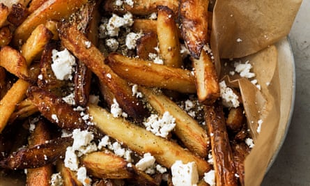 Oven chips with oregano and feta.