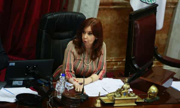 Argentinas vicepresident Cristina Fernandez de Kirchner talar under debatten om abortlagen.
