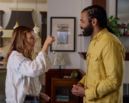 Rashida Jones and Daveed Diggs in In the Blink of an Eye.
