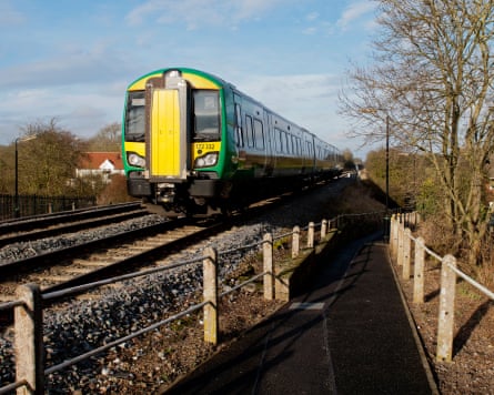 Train approaching Wootton Wawen station