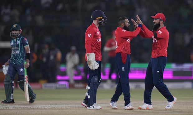Hales half-century on comeback guides England to T20 win over Pakistan | Pakistan v England 2022 2 Adil Rashid (centre) is congratulated by Moeen Ali after dismissing Pakistan’s Babar Azam.