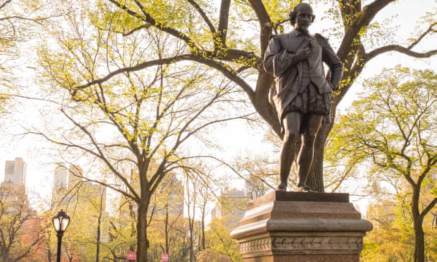 The sculputre of Shakespeare in New York’s Central Park.