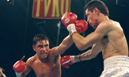 Oscar de la Hoya trades blows with Wilfredo Rivera during his successful WBC welterweight title fight in 1997