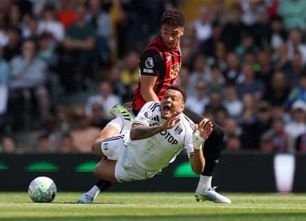 Rodrigo Muniz goes down under a challenge from James Hill.