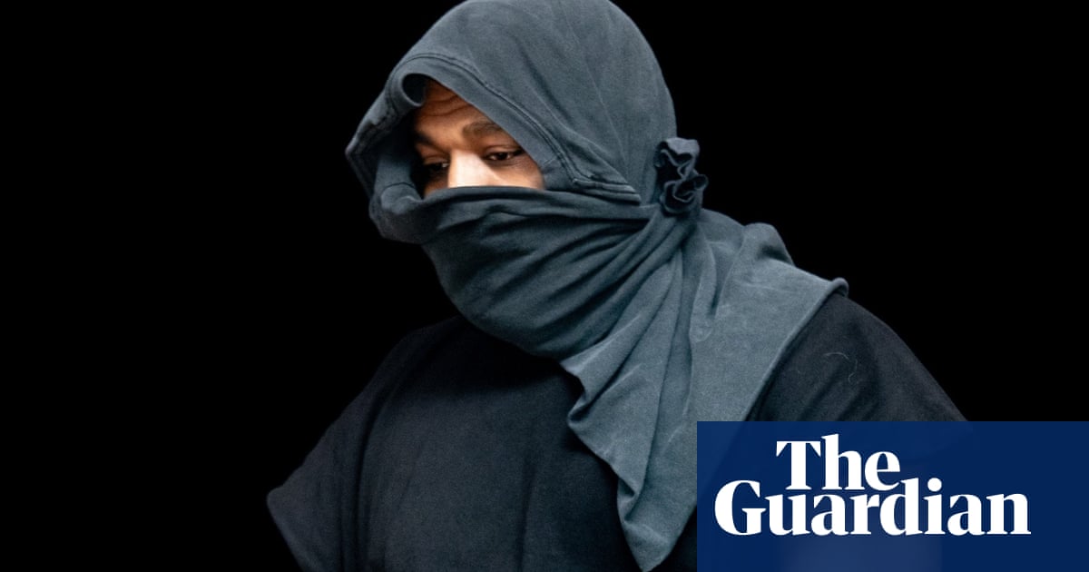 Рапърът публикува съобщение на иврит в социалните медии в което