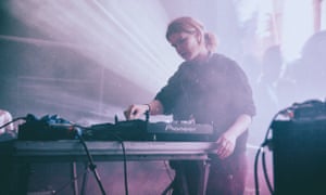 'Parece tornar as pessoas confortáveis com a pele' ... Inês Coutinho, também conhecido como Violet, sobre o poder dos breakbeats.