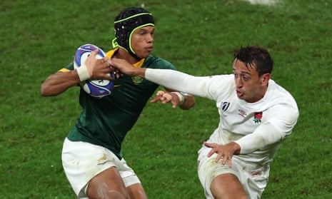 South Africa’s right wing Kurt-Lee Arendse (left) evades a tackled from England’s scrum-half Alex Mitchell.