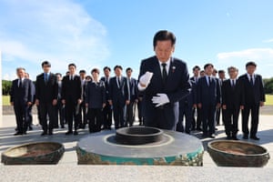Jung Chung-rae burns incense at the Peace Park