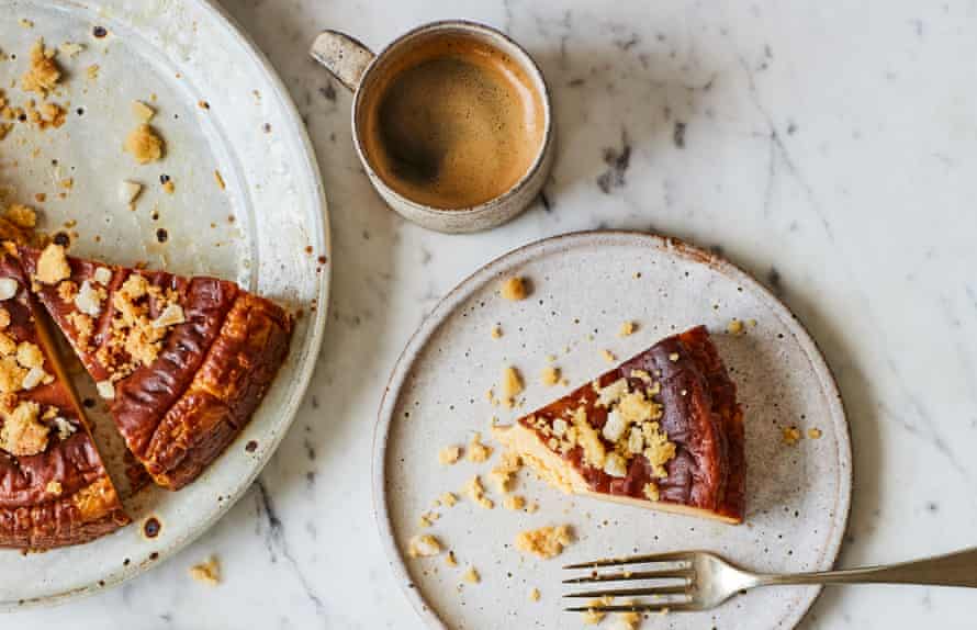 Tamal Ray’s honey-and-ginger cheesecake with streusel topping.