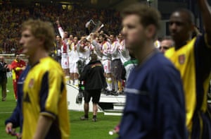 The 1999/2000 season saw Wenger taste defeat in a European final for the first time at Arsenal, when the Gunners lost to Galatasaray 4–1 in a penalty shootout in the UEFA Cup final.